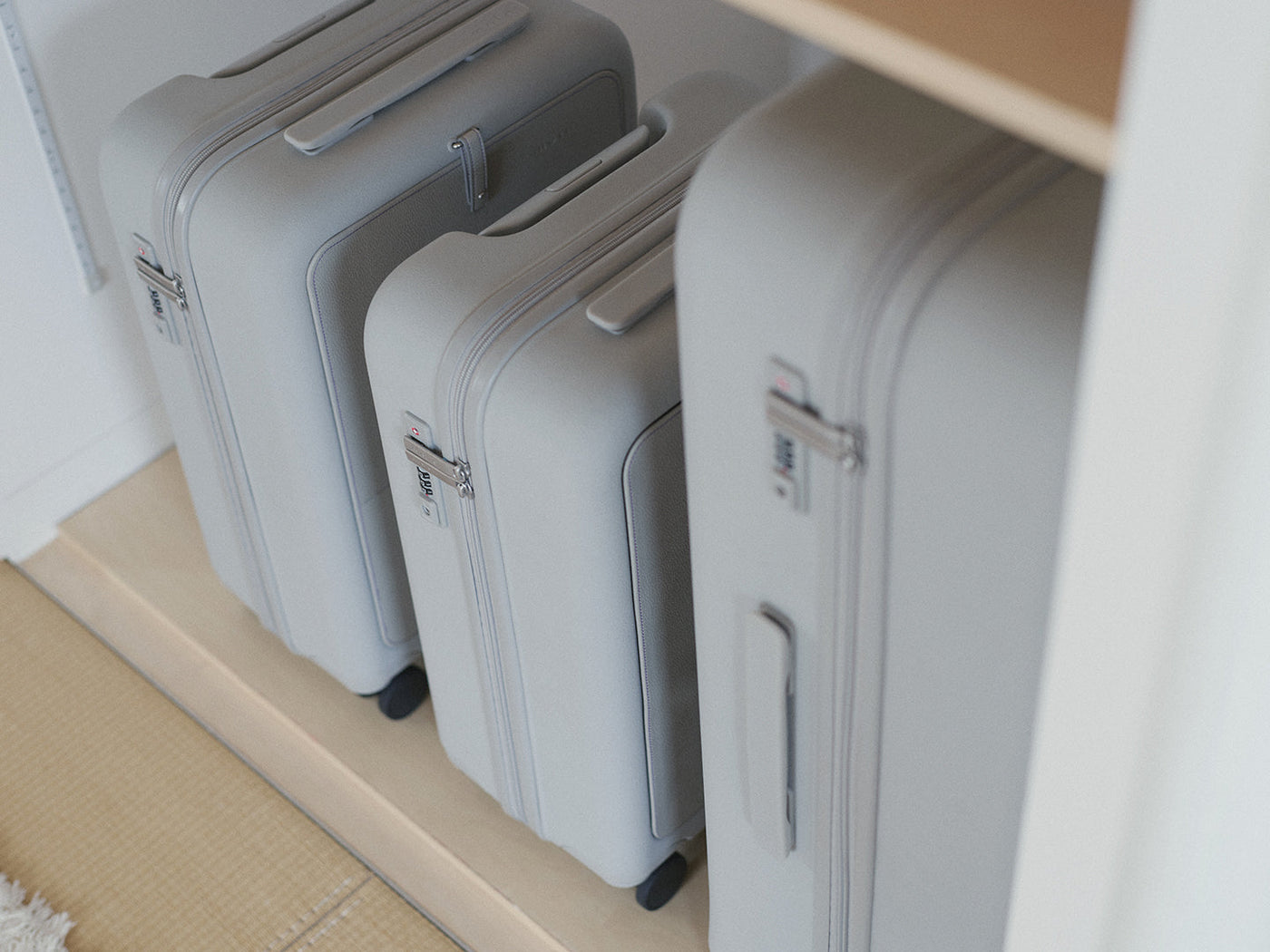 moln-smallplus-stone-bg_1400x.