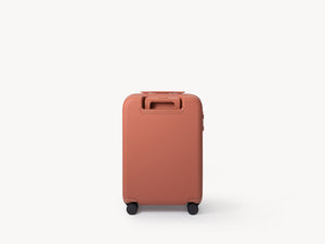 スーツケース「moln」のSmall+サイズのテラコッタ色の裏面画像